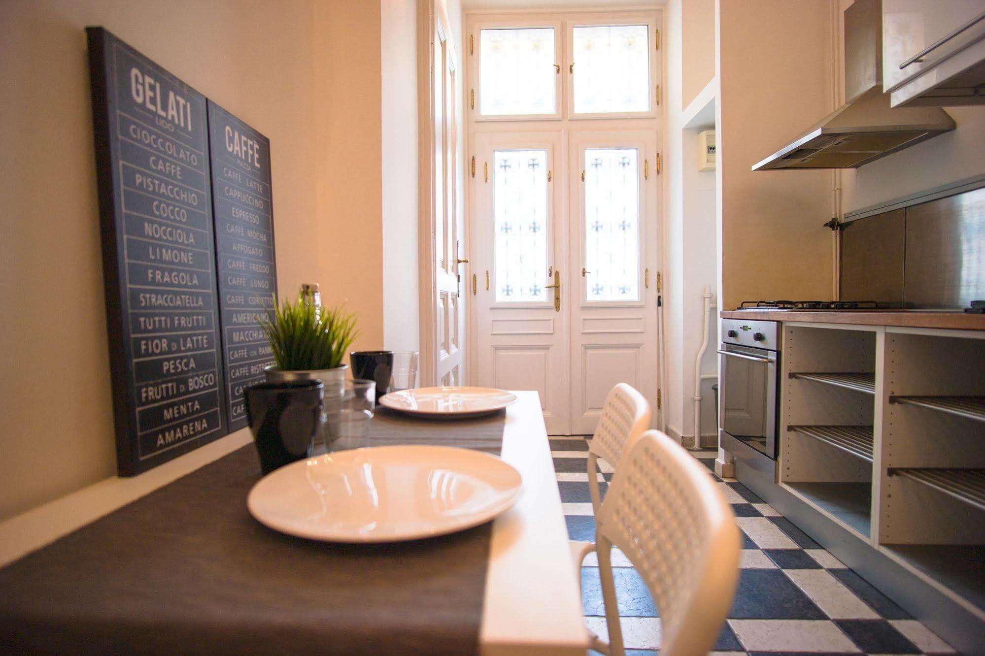 Opera Guesthouse Будапеща Екстериор снимка