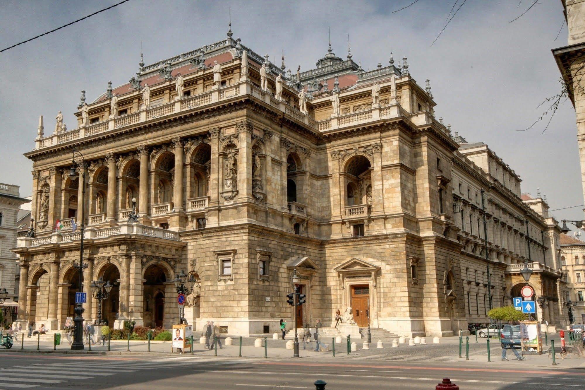 Opera Guesthouse Будапеща Екстериор снимка
